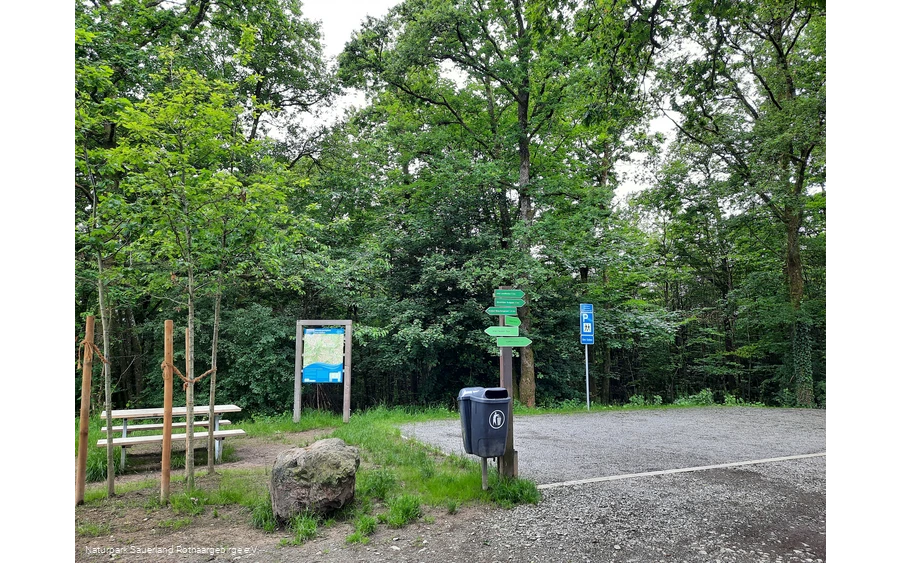 Wanderparkplatz mit Blick auf Büschergrund