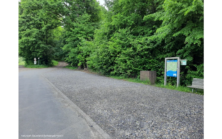 Wanderparkplatz unweit des Afholderbacher Weihers
