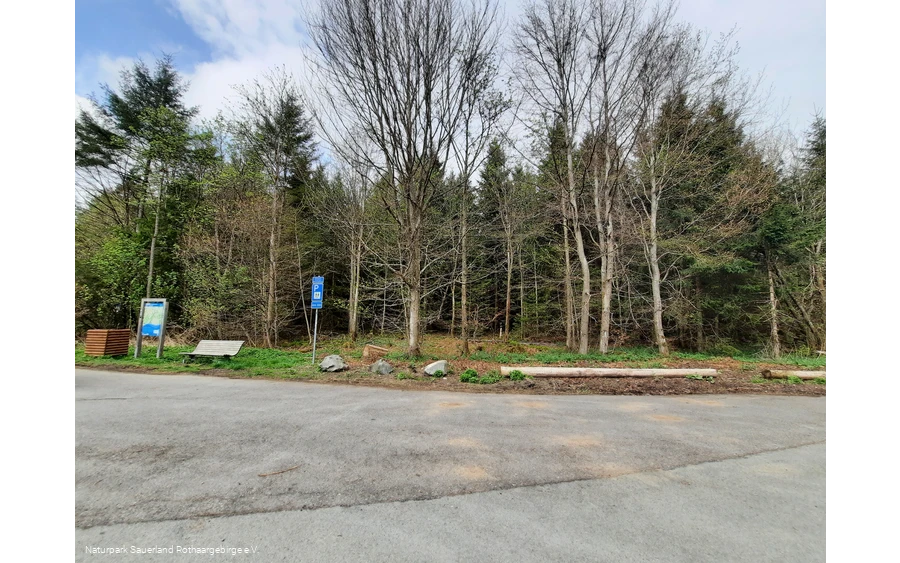 Ausreichend Parkplätze am Dill