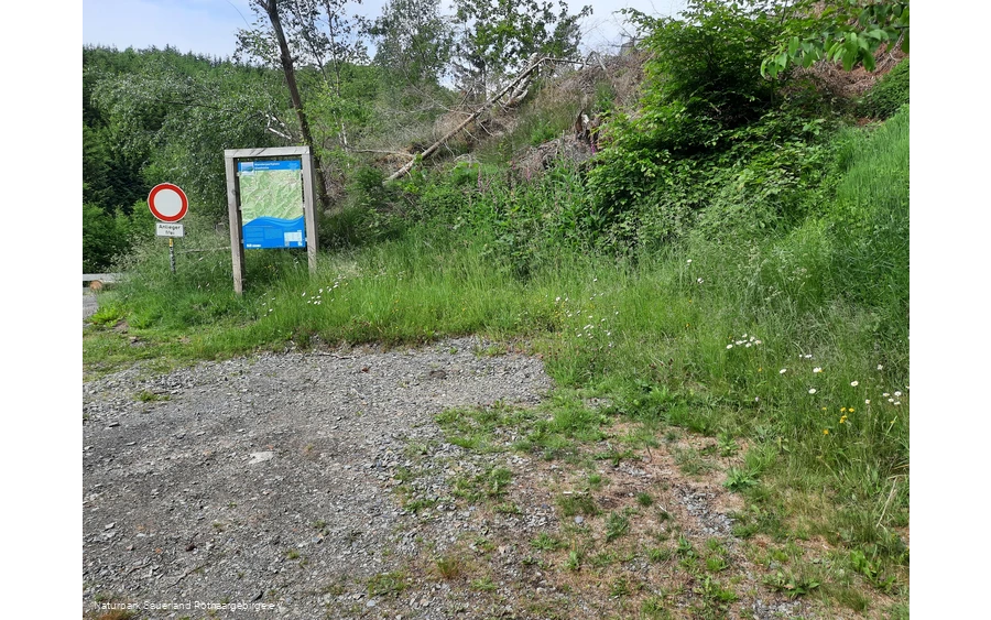 Oberhalb vom Hotel befindet sich der Parkplatz