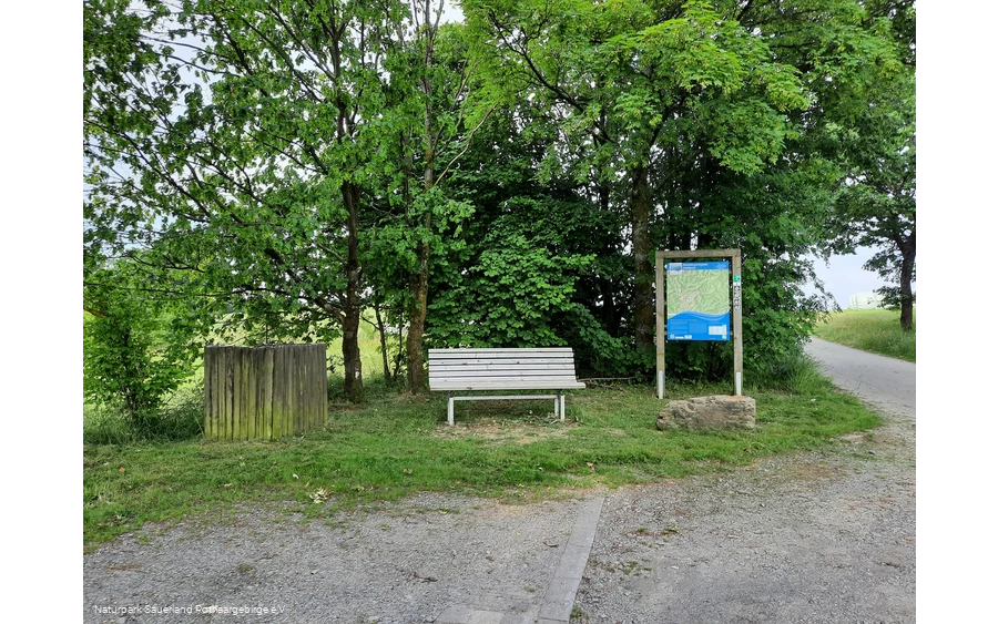 Rastecke am Wanderparkplatz