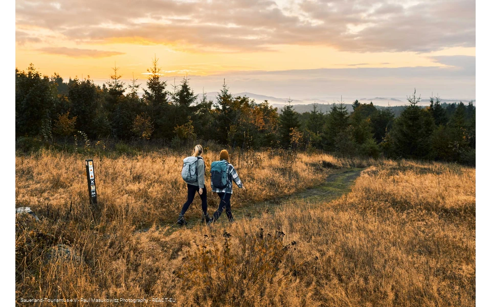 Wanderer Kahler Asten Sonnenaufgang Wanderer Kahler Asten Sonnenaufgang