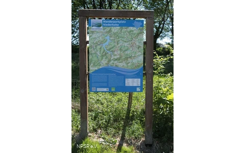 Informationstafel am Wanderparkplatz Niederholte