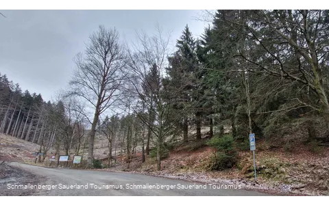 Wanderportal und Wanderparkplatz Luchternbermecke