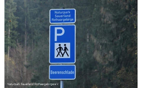 ... hier gehts zum Wanderparkplatz Beerenschlade