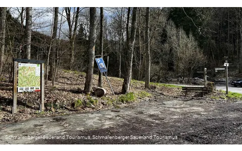 Wanderportal und Wanderparkplatz Latroptal