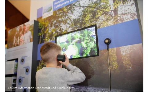 Die interaktive Wand hält viele Informationen für