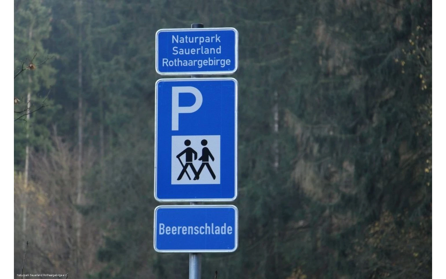 ... hier gehts zum Wanderparkplatz Beerenschlade