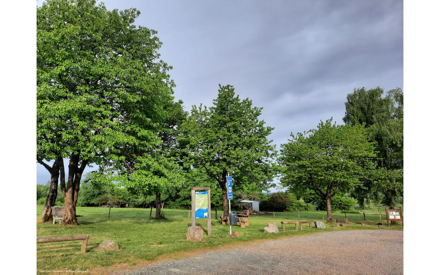 Oberhalb von Hainchen findet sich der Wanderparkplatz