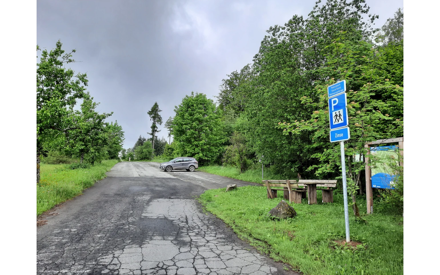 Ausreichend Parkplätze sind in Zinse vorhanden