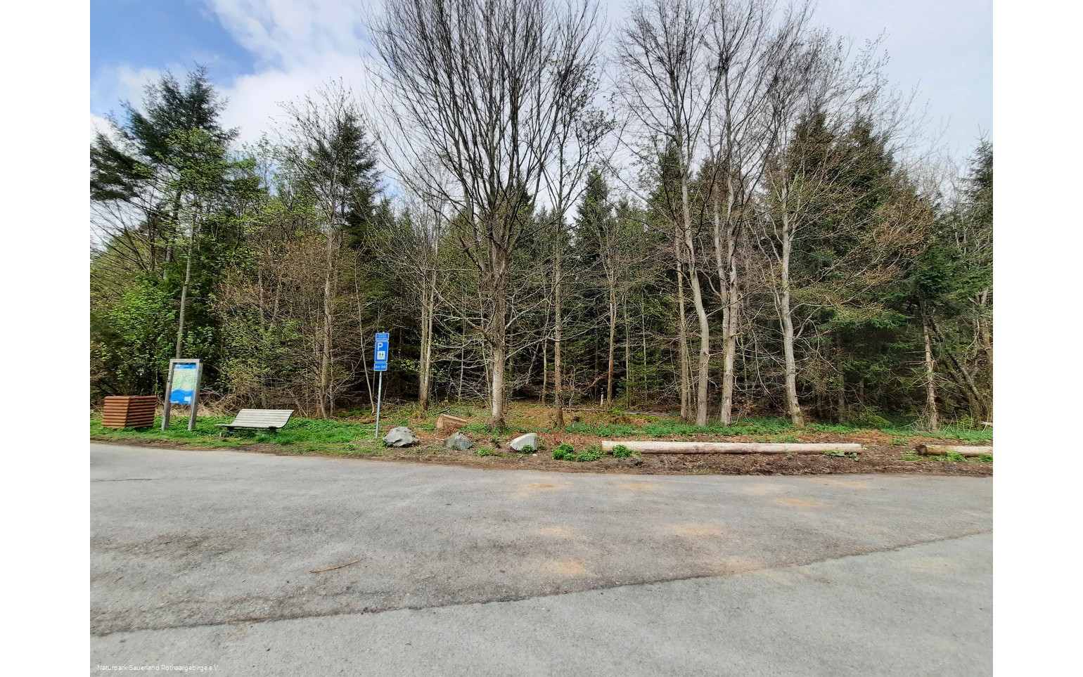 Ausreichend Parkplätze am Dill