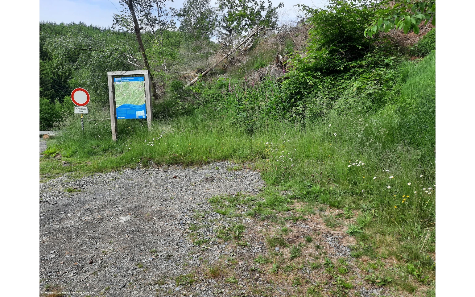 Oberhalb vom Hotel befindet sich der Parkplatz