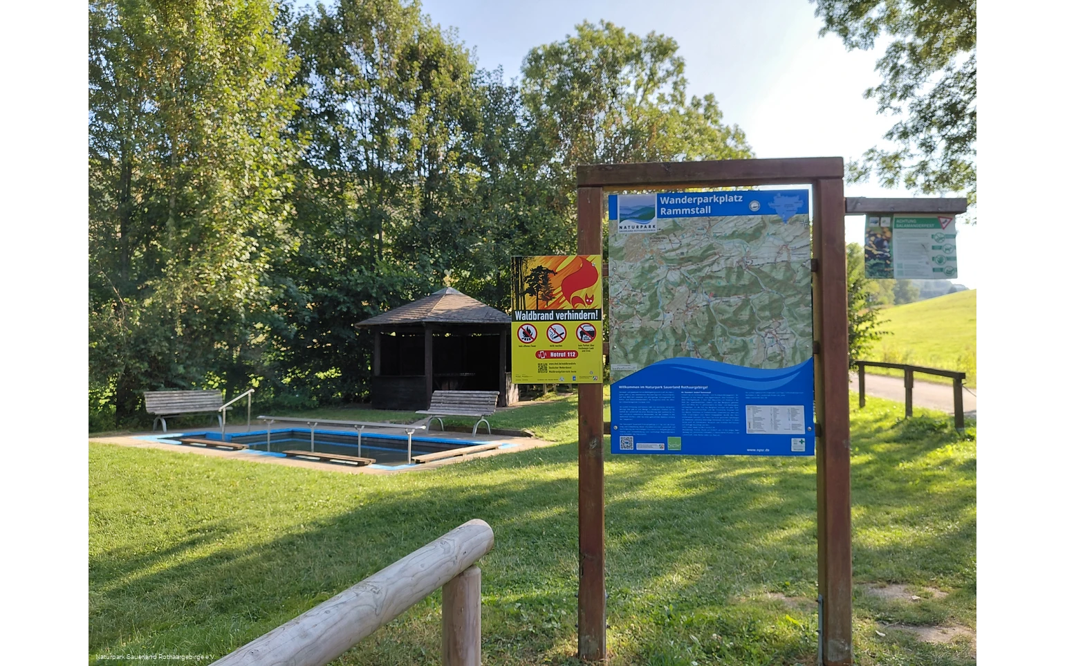 Infotafel und Tretbecken Rammstall