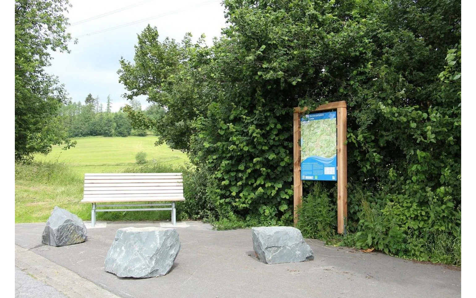 Rastplatz am Wanderparkplatz Linde