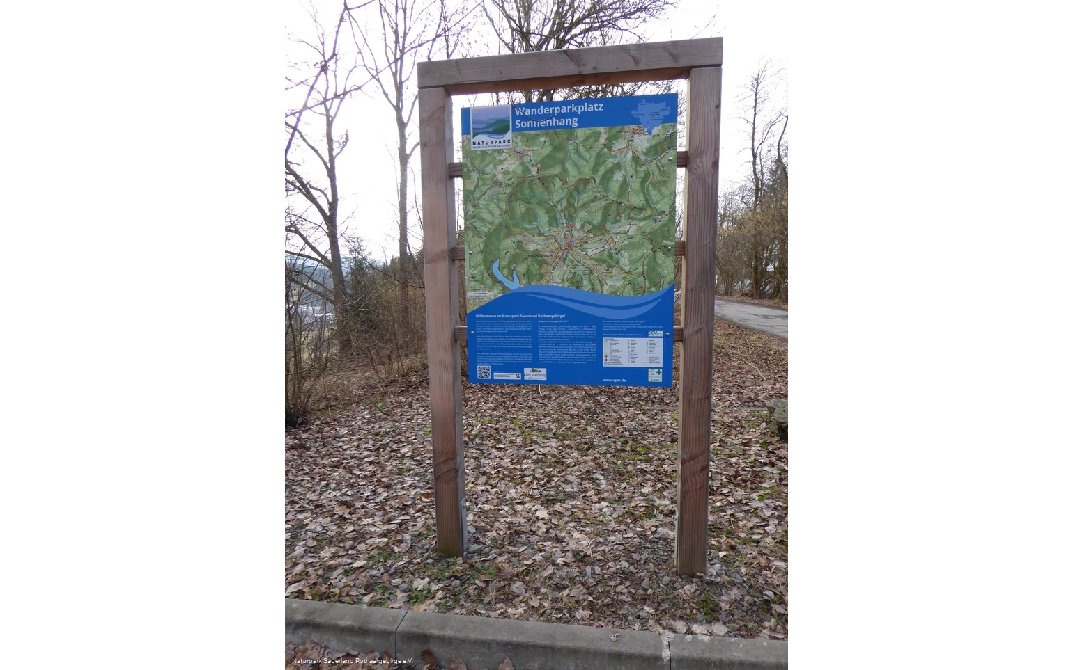 Infotafel gibt einen Überblick der Wandermöglichkeiten