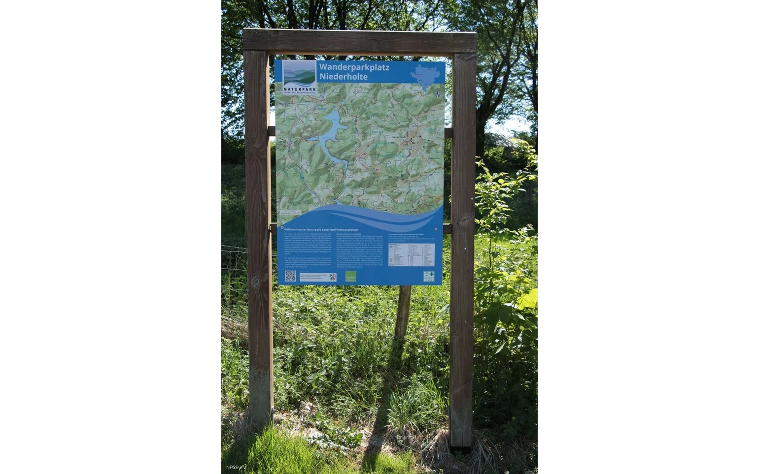 Informationstafel am Wanderparkplatz Niederholte