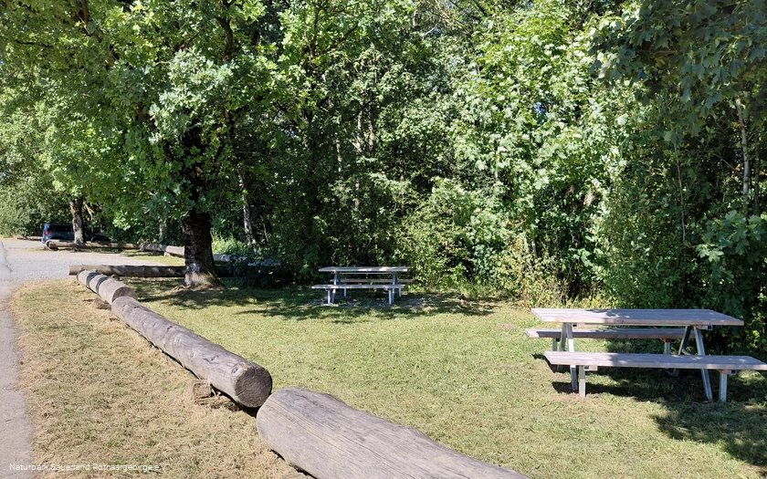 Rastmöbel am Wanderparkplatz Streu