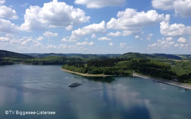 Biggesee mit Personenschifffahrt, Foto Tourismusv