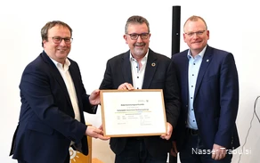 offizielle Urkundenübergabe