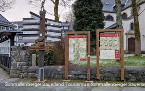 Wanderportal und Wanderparkplatz Bödefeld Kirche