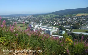 Aussicht von der "Panoramabank" auf das Ferndorftal