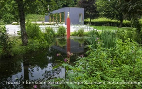 Goldener Hase im Lennepark Schmallenberg