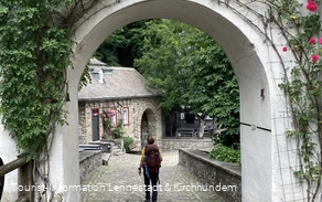 Couchflucht Sonnenpfad_Rosenbogen Burg Bilstein 2.png