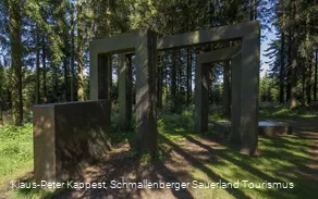 Skulptur "Kein leichtes Spiel" von Angar Nierhoff