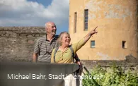 Pärchen an der Brücke zur Ginsburg