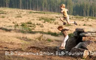 Wisent Wildnis springende Kinder