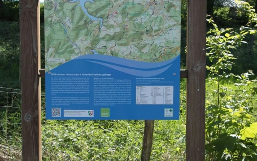 Informationstafel am Wanderparkplatz Niederholte