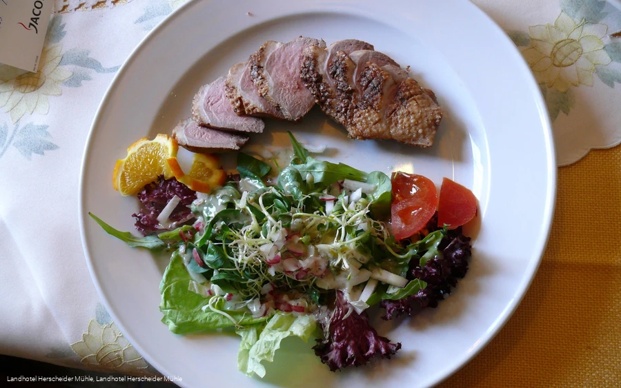 Feine Speisen genießen - © Landhotel Herscheider Mühle