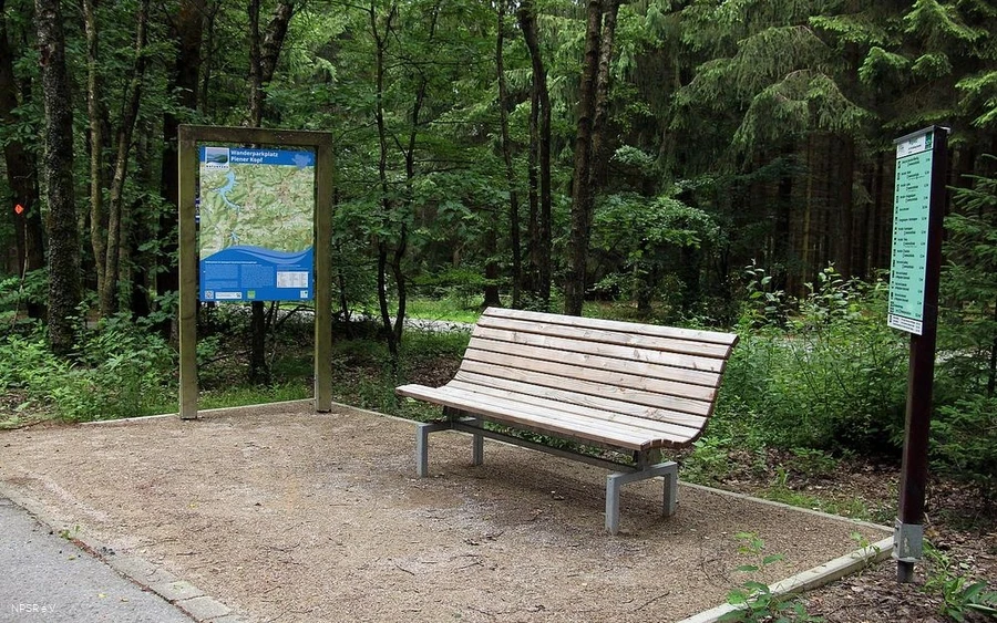 Rastplatz am Wanderparkplatz Piener Kopf