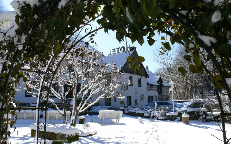 Im Winter - © Landhotel Herscheider Mühle