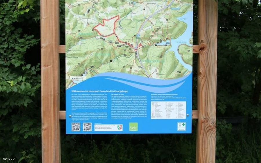 Informationstafel am Wanderparkplatz Homert