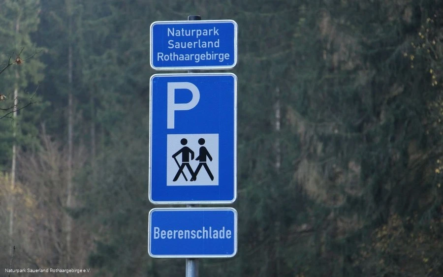 ... hier gehts zum Wanderparkplatz Beerenschlade