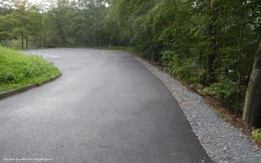 Parkfläche an der Breitenbachtalsperre