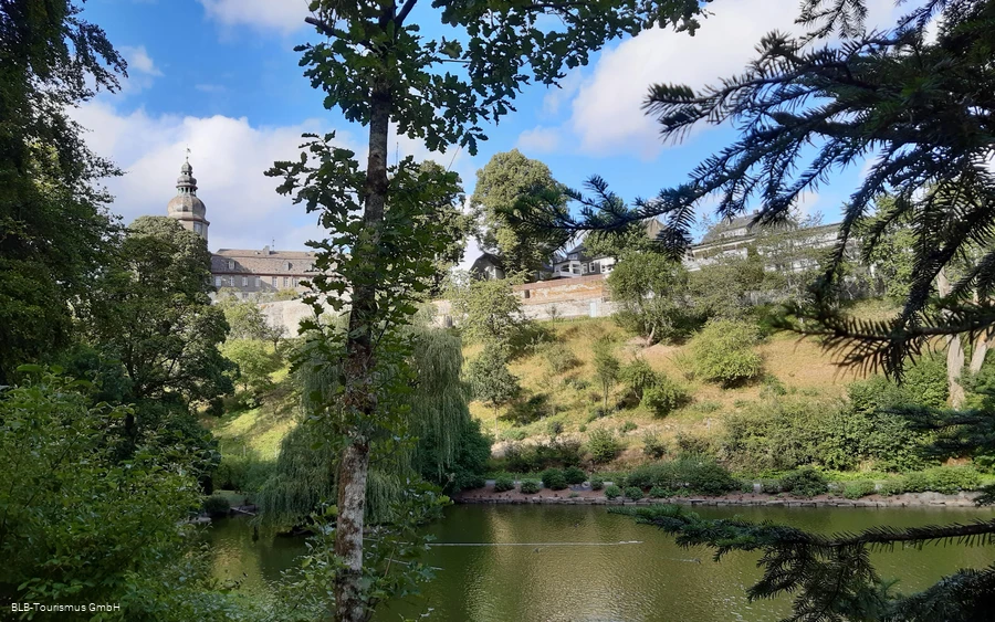 Schlosspark und Teich - Schloss Berleburg Schlosspark und Teich - Schloss Berleburg