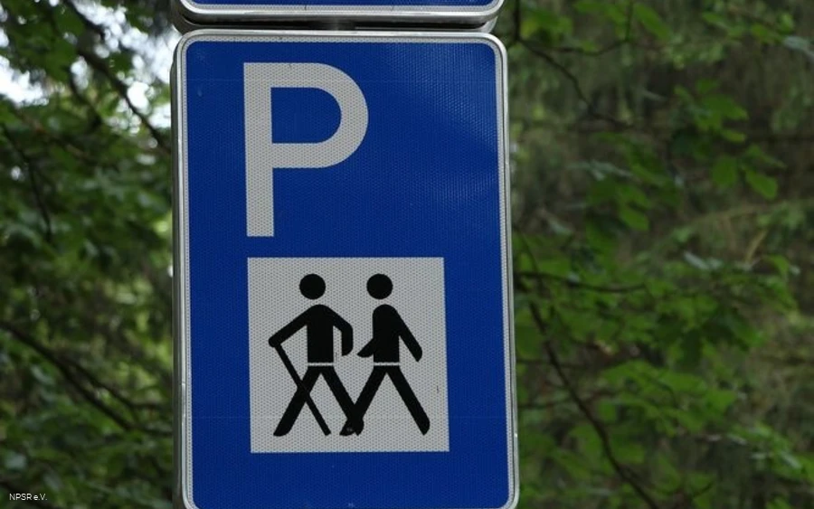 Verkehrszeichen zum Wanderparkplatz