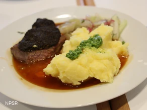 Naturlamm im Wildkräutermantel