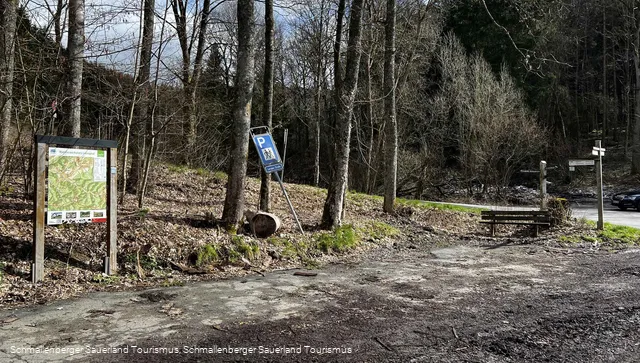 Wanderportal und Wanderparkplatz Latroptal
