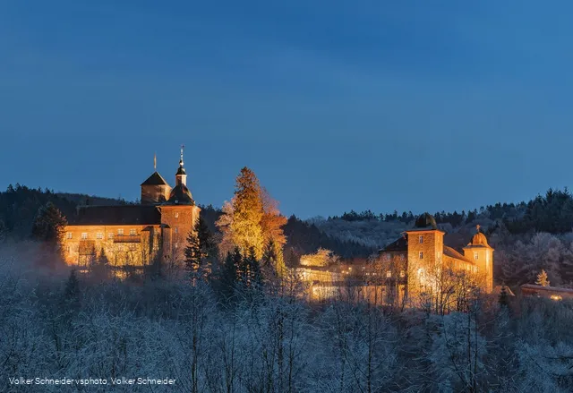 Die Burg aus der Ferne
