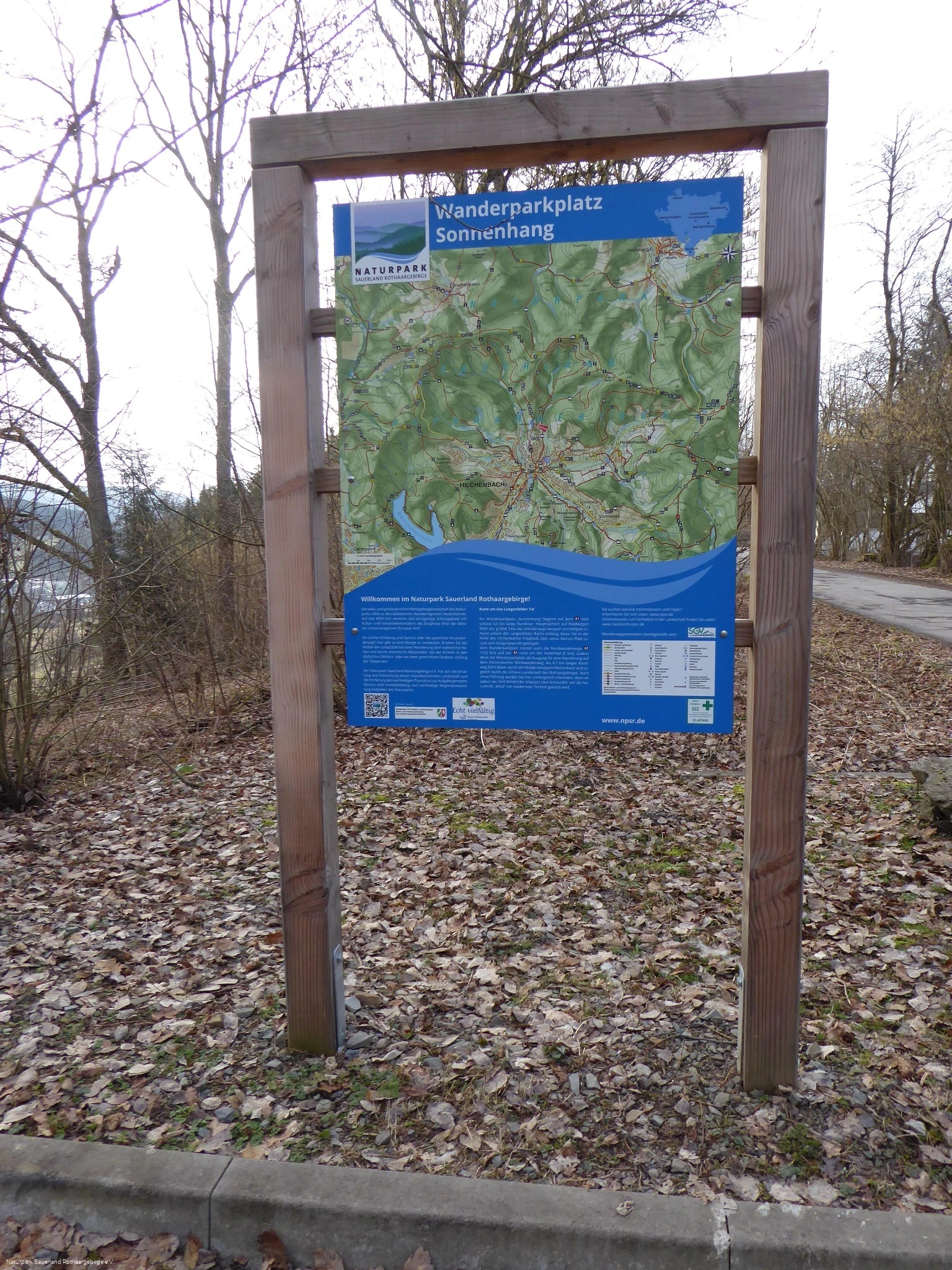 Infotafel gibt einen Überblick der Wandermöglichkeiten