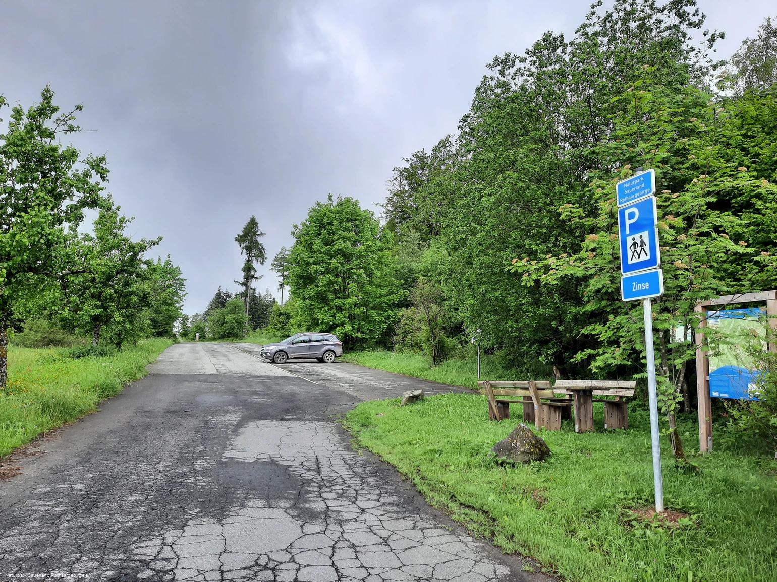 Ausreichend Parkplätze sind in Zinse vorhanden