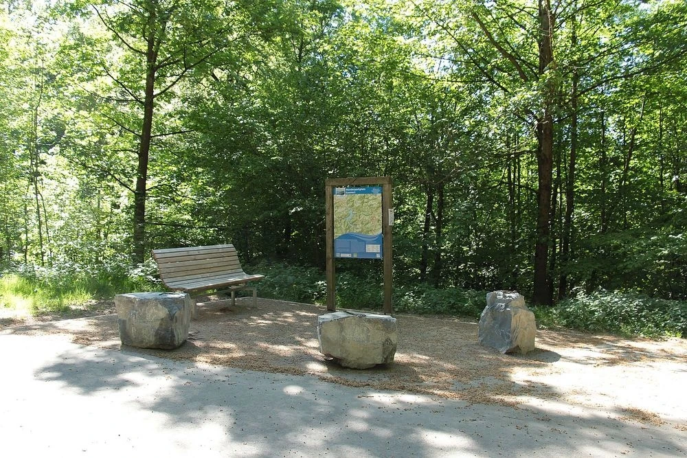 Rastplatz am Wanderparkplatz Gasmert Rastplatz am Wanderparkplatz Gasmert
