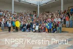 Großer Jubel bei allen Beteiligten bei der Zertifizierungsfeier der Gallenberggrundschule Olpe.