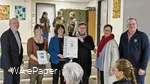 Über die Urkunde freuten sich Stefan Kemper, Tabea Tabea Plochowietz, Gudrun Reinecke-Bartelt, Barbara Dienstel-Kümper, Birgit Tupat und Detlef Lins (von li)