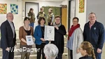 Über die Urkunde freuten sich Stefan Kemper, Tabea Tabea Plochowietz, Gudrun Reinecke-Bartelt, Barbara Dienstel-Kümper, Birgit Tupat und Detlef Lins (von li)