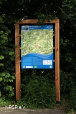 Informationstafel zum Wanderwegenetz vor Ort