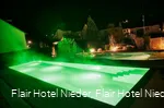 Hotel Nieder Aussenpool beleuchtet